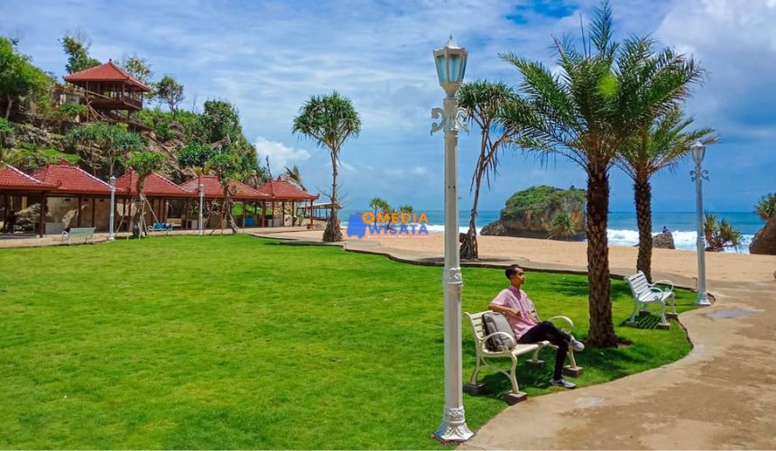 Daya Tarik Pantai Mesra yang Bikin Jatuh Cinta