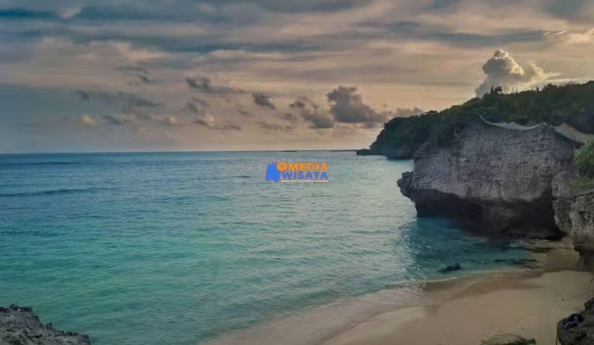 Daya Tarik Utama Pura Geger Beach