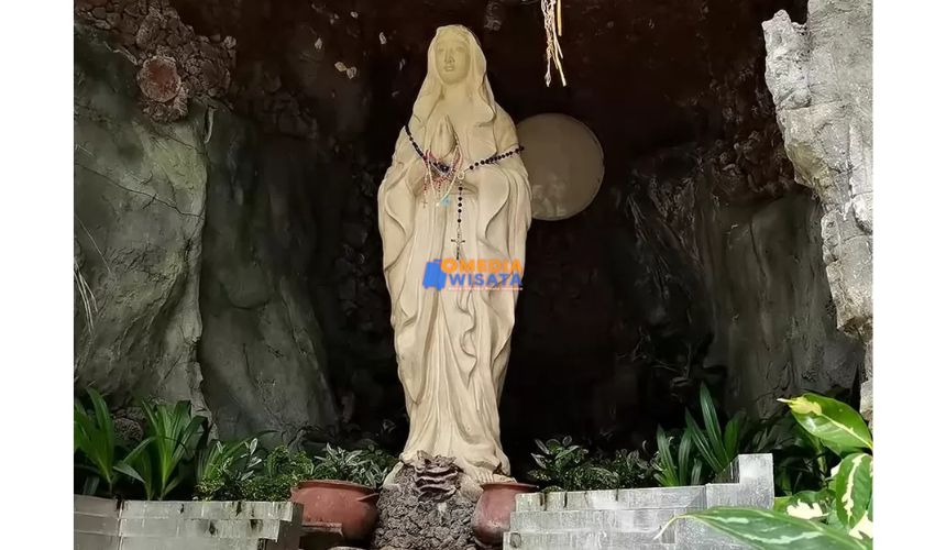 Daya Tarik Wisata Goa Maria Air Sanih