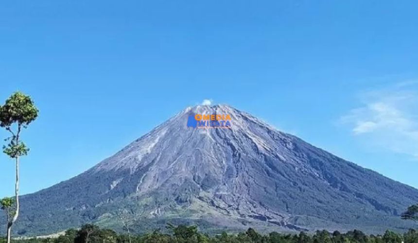 Gunung Semeru: Atap Tertinggi Pulau Jawa