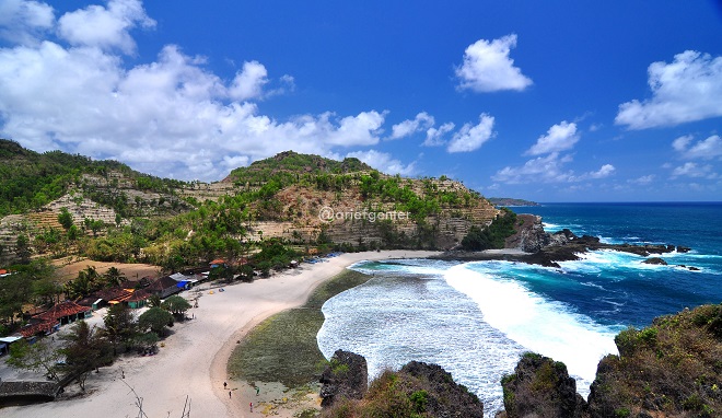 Jalan Menuju Lokasi dan Harga Tiket Masuk Pantai Sundak