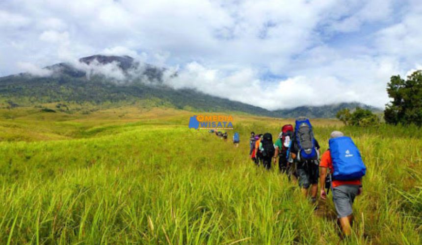 Padang Savana dan Bukit Pergasingan