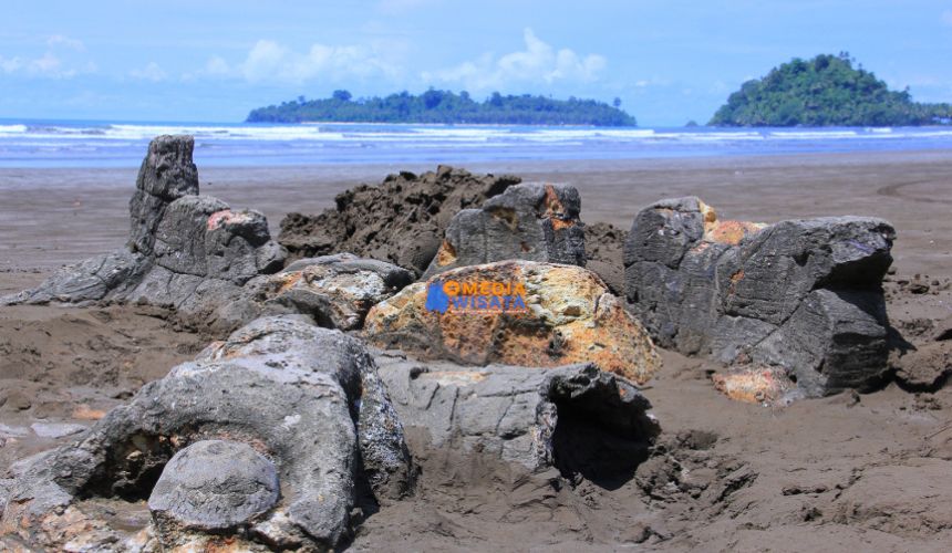 Pantai Air Manis (Pantai Malin Kundang)