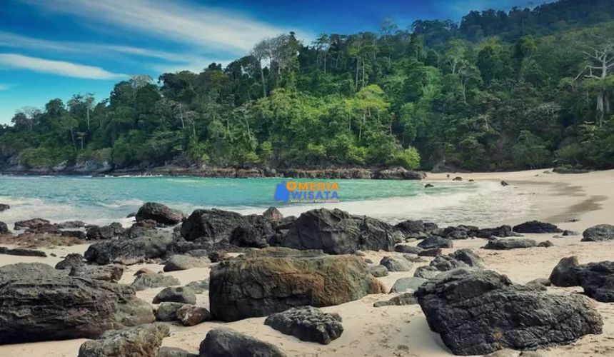 Pantai Bandealit