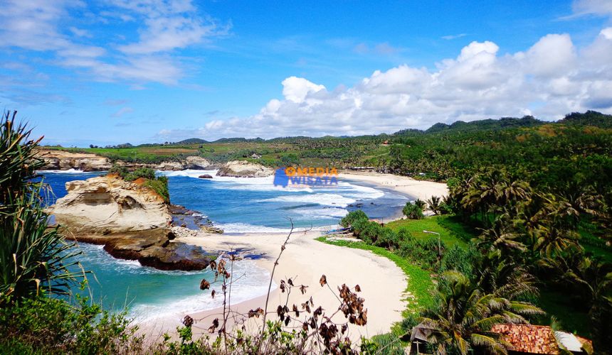6 Tempat Wisata di Pacitan yang Sedang Hits & Instagramable