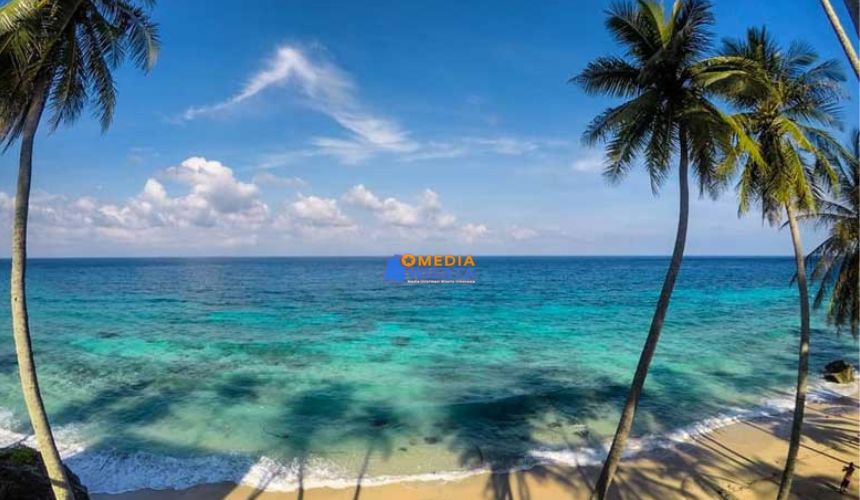Pantai Sumur Tiga