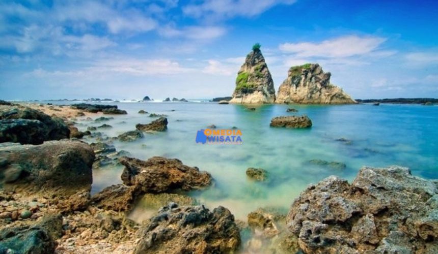 Pantai Tanjung Layar