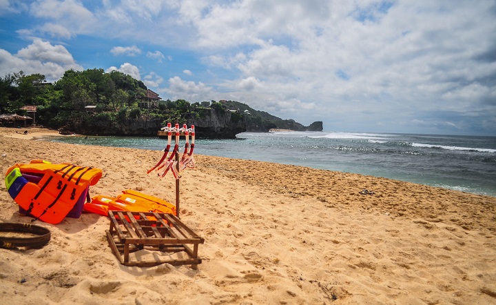 Rute Menuju Pantai Ngandong dan Harga Tiket Masuknya