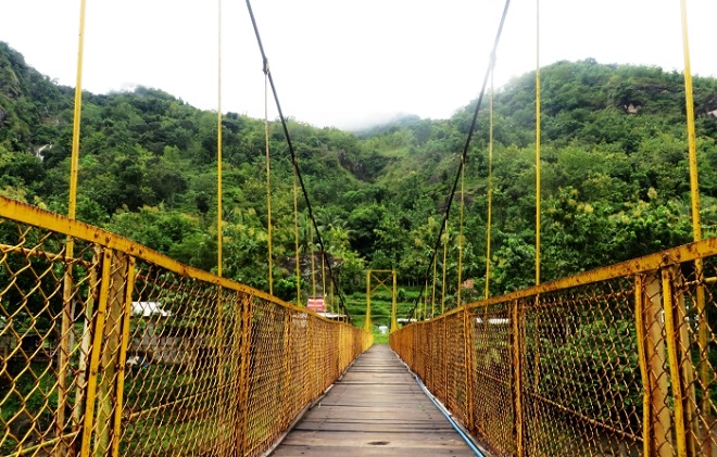 Tempat Wisata Terbaru di Bantul-Jembatan Gantung Selopamioro