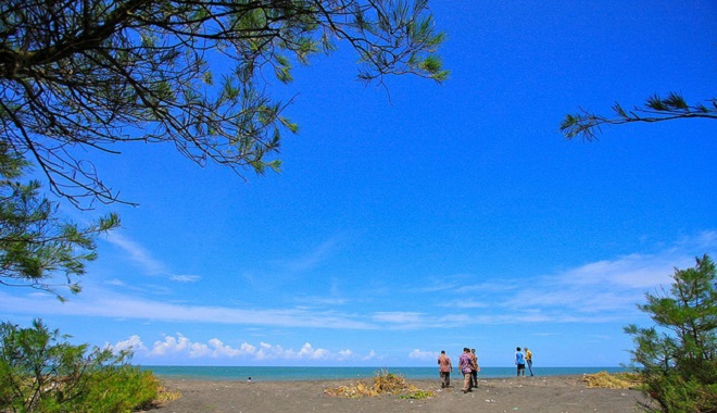 Wisata Pantai di Jogja - Goa Cemara