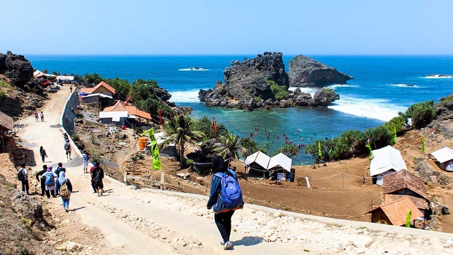 Wisata Pantai di Jogja - Pantai Nglambor